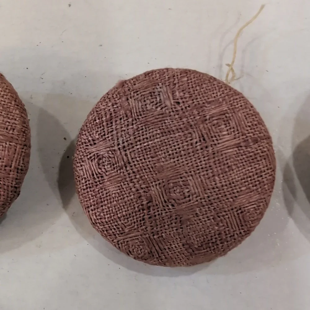 Set of 3 Vintage Pink Round Fabric Covered‎ Buttons & Metal Back - Picture 2 of 4